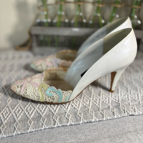 Stuart Weitzman Pearly white and pastel leather on lace. Size 8.5 AA - Picture 3 of 14